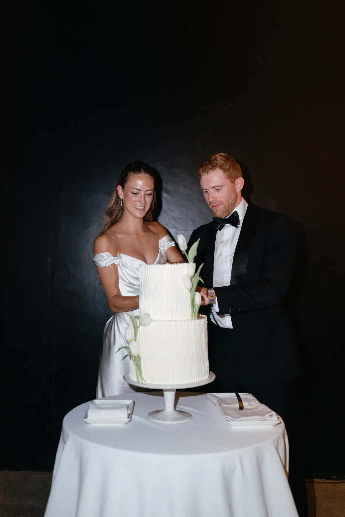 luxury cabo wedding cake cutting the cape thompson hotel engaging events - Luxury Cabo Wedding at The Cape, a Thompson Hotel Elegant cake cutting moment at luxury Cabo destination wedding at The Cape, a Thompson Hotel, planned by Engaging Events by Ali