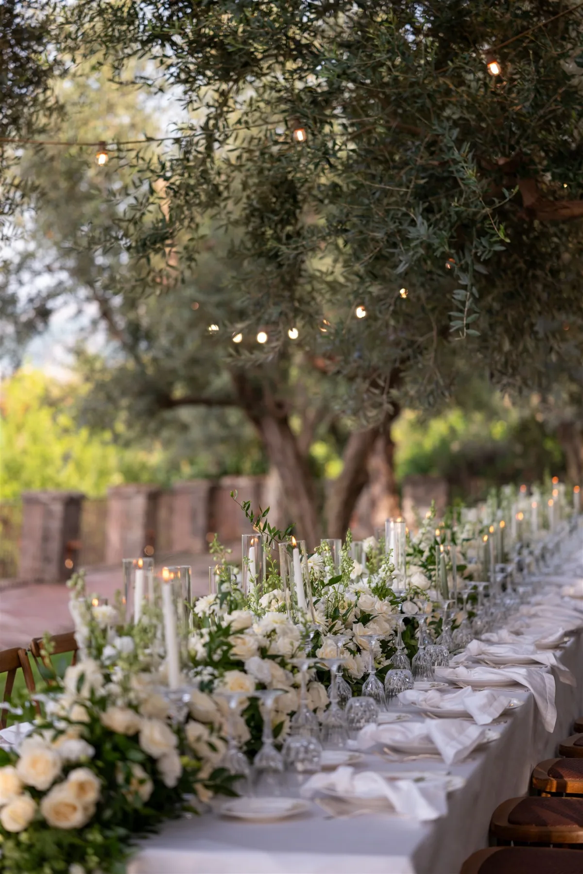 amalfi coast wedding planning engaging events ali capo santa fortunata outdoor reception 1 - An Effortless Amalfi Coast Celebration Elegant outdoor wedding reception table with white florals and string lights at Capo Santa Fortunata in Sorrento Italy planned by Engaging Events by Ali